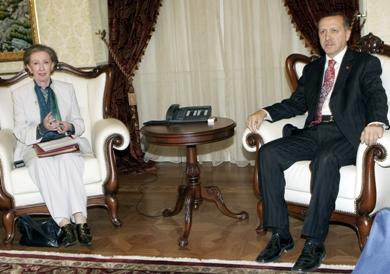 رئيس الوزراء التركي  رجب طيب اردوغان يستقبل وزيرة الخارجية البريطانية مارجريت بيكيت