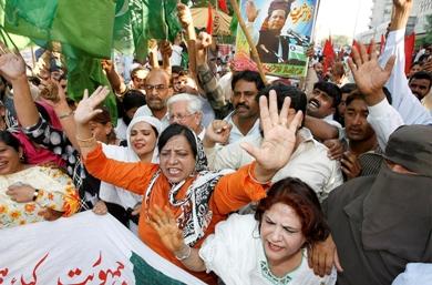 احتجاجات في باكستان على عزل كبير القضاء في البلاد