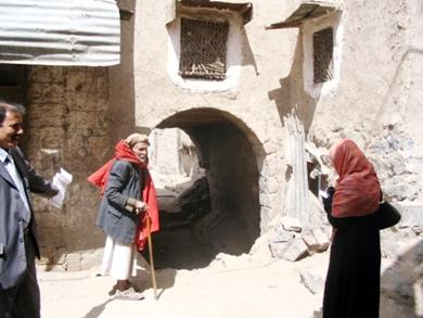 أحد أبواب مدينة يريم التاريخية