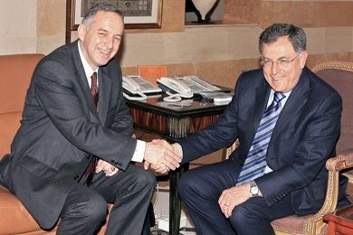 رئيس الوزراء اللبناني فؤاد السنيورة يستقبل المستشار القانوني للامين العام للامم المتحدة نيكولا ميشال