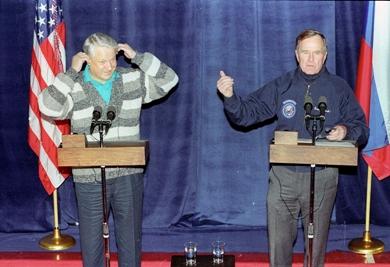 الرئيس الروسي السابق بوريس يلتسين مع الرئيس الامريكي السابق جورج بوش