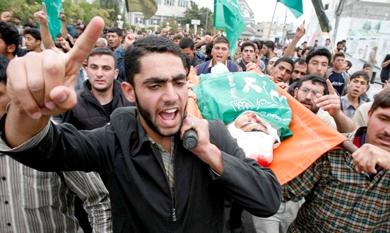 فلسطينيون يشيعون جثمان الشهيد مسعود رجب صبح