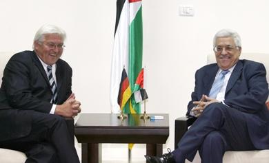 الرئيس الفلسطيني محمود عباس مع وزير الخارجية الالماني فرانك فالتر شتاينماير