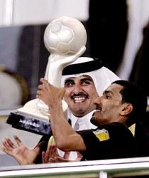 كابتن السد يرفع كأس ولي عهد قطر