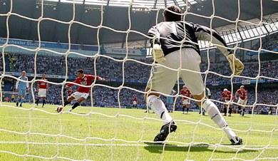 رونالدو يسدد كرة هدف المباراة الوحيد من علامة الجزاء