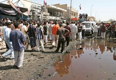 انفجار حافلة صغيرة ملغومة في سوق مزدحمة بمدينة الكوفة الشيعية