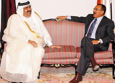 فخامة الرئيس علي عبدالله صالح أثناء استقباله أخيه سمو الشيخ حمد بن خليفة أمير دولة قطر  أمس