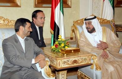 الشيخ خليفة بن زايد آل نهيان يتحدث إلى الرئيس الايراني محمود احمدي نجاد