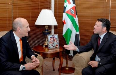 العاهل الاردني الملك عبدالله يتحدث مع  رئيس الوزراء الاسرائيلي ايهود اولمرت