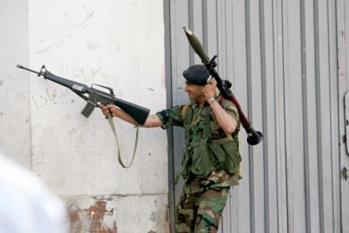 جندي لبناني آخر يطلق النار في الاشتباكات امس