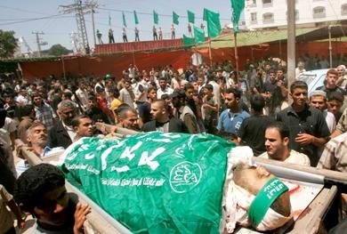 تشييع احد القتلى الفلسطينيين