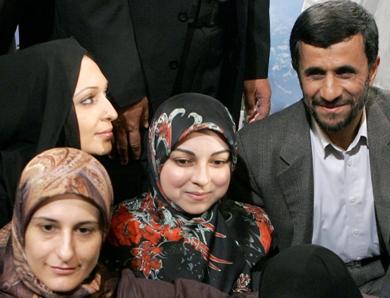 الرئيس الايراني محمود أحمدي نجاد مع صحفيين