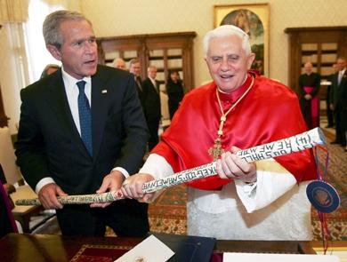 الرئيس الاميركي جورج بوش مع البابا بنديكتوس السادس عشر