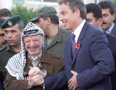 توني بلير مع الرئيس الفلسطيني الراحل ياسر عباس
