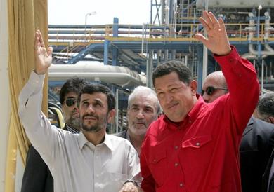 الرئيس الفنزويلي هوجو شافيز ونظيره الإيراني محمود أحمدي نجاد