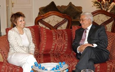 رئيسة الكنيست الإسرائيلي داليا ايتسيك والرئيس الفلسطيني محمود عباس