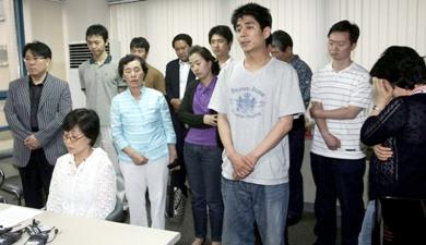 اقارب الرهائن الكوريين في حالة انهيار