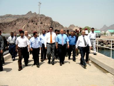 نائب الرئيس ووزير النفط وقيادة المصافي أثناء جولة في مرافق الشركة