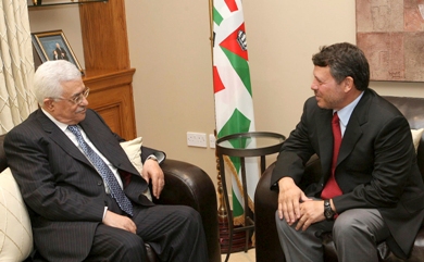 العاهل الأردني الملك عبدالله الثاني يتحدث إلى الرئيس الفلسطيني محمود عباس