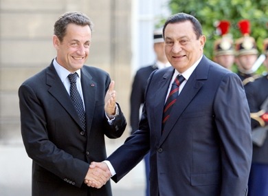 الرئيس الفرنسي نيكولا ساركوزي يستقبل الرئيس المصري حسني مبارك