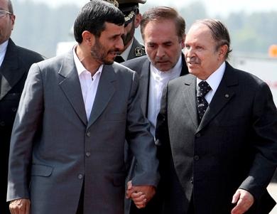الرئيس الايراني محمود احمدي نجاد مع نظيره الجزائري عبد العزيز بوتفليقة