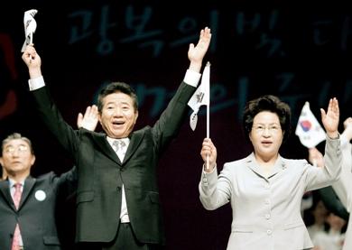 الرئيس الكوري الجنوبي روه مو هيون مع زوجته