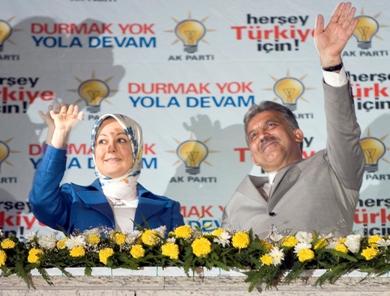 وزير الخارجية التركي عبدالله جول مع زوجته