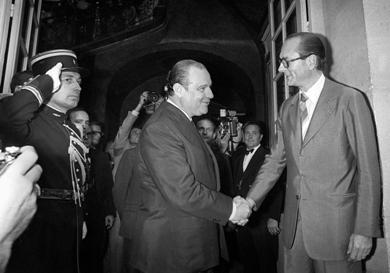 رئيس الوزراء الفرنسي الأسبق ريمون بار مع الرئيس السابق جاك شيراك