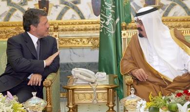الملك عبدالله بن عبد العزيز  يتحدث مع العاهل الاردني الملك عبدالله الثاني