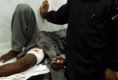 محمد عبدالرحمن بن سلمان متأثرا بطلقة نارية في فخذه الايسر