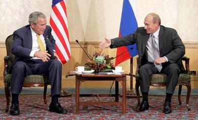 الرئيس الاميركي جورج بوش ونظيره الروسي فلاديمير بوتين