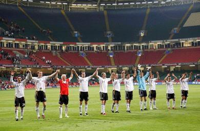 المنتخب الألماني يحيي جمهوره بعد الفوز