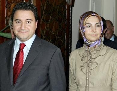 وزير الخارجية التركي علي باباجان مع زوجته زينب