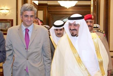 وزير الدفاع السعودي الأمير سلطان بن عبد العزيز مع نظيرة الفرنسي هرفي موران