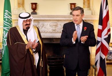 العاهل السعودي الملك عبدالله بن عبد العزيز مع رئيس الوزراء البريطاني غوردن براون