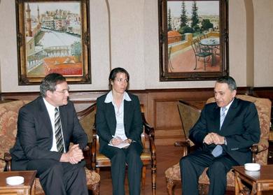 وزير الدفاع الالماني فرانس جوزيف يونج مع رئيس الوزراء الاردني معروف بخيت