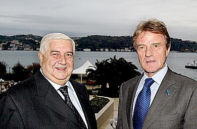 وزير الخارجية الفرنسي برنار كوشنير مع نظيره السوري وليد المعلم