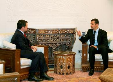 الرئيس السوري بشار الاسد يتحدث مع العاهل الاردني الملك عبدالله