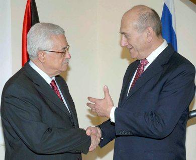 رئيس الوزراء الاسرائيلي ايهود اولمرت والرئيس الفلسطيني محمود عباس