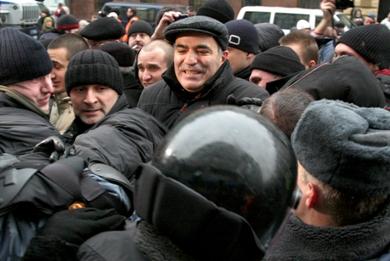 أثناء اعتقال المعارض الروسي غاري كاسباروف