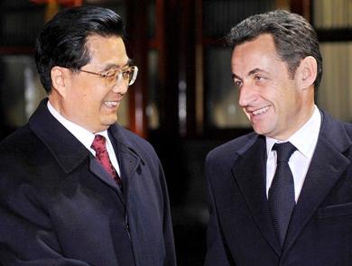 الرئيس الفرنسي نيكولا ساركوزي مع نظيره الصيني هو جينتاو صريحا