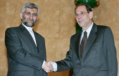 مسؤول السياسة الخارجية للاتحاد الاوروبي خافيير سولانا مع المفاوض الايراني سعيد جليلي