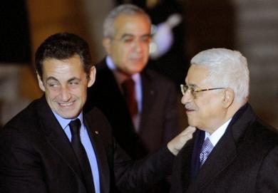 الرئيس الفلسطيني محمود عباس مع الرئيس الفرنسي نيكولا ساركوزي