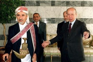 الشيخ عبدالله مع وزير الخارجية الإيطالي لمبيرتو ديني