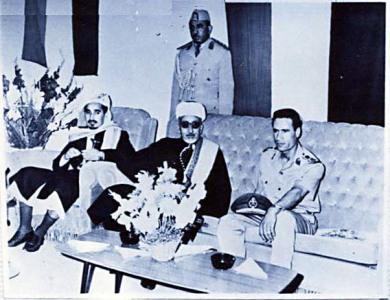 الشيخ عبد الله أثناء زيارة الرئيس الإرياني لليبيا عام 1969م وفي الصورة العقيد معمر القذافي مستقبلاً الوفد