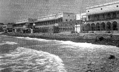 مجمع ثكنات في الخليج الأمامي (ثانوية لطفي حالياً) تظهر فيها الشرفات والغرف الواسعة التي تسمح بالتهوية الكاملة (نحو 1845م)