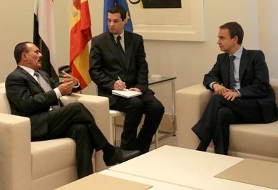 فخامة الرئيس أثناء لقائه مع رئيس الوزراء الأسباني أمس في مدريد