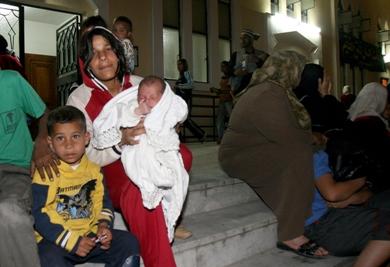 عوائل من مخيم عين الحلوة للاجئين الفلسطينيين يغادرو المكان