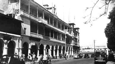 بناية بيكاجي قهوجي في التواهي في بداية القرن العشرين