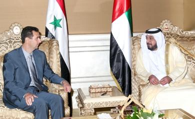 الشيخ خليفة بن زايد آل نهيان يتحدث مع الرئيس السوري بشار الاسد